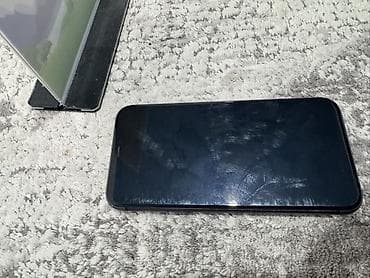 a 51: IPhone 11, Черный — 1