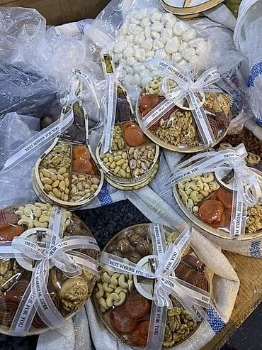 автомат жевачек: Подарочные наборы орехов и сухофруктов в круглых и лодочных боксах - — 2