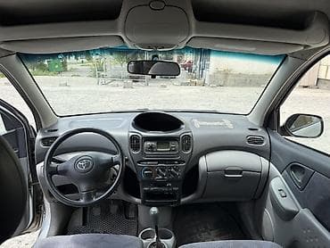 бар авто: Toyota Yaris Verso: 2000 г., 1.5 л, Кол менен иштөөчү, Бензин, Вэн/Минивэн — 1