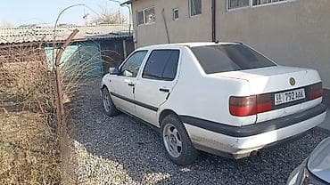 капот вито: Volkswagen Vento: 1994 г., Седан — 2