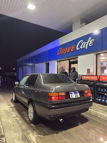 2 2 сди: Volkswagen Vento: 1993 г., 1.8 л, Ручные, Бензин, Седан — 3