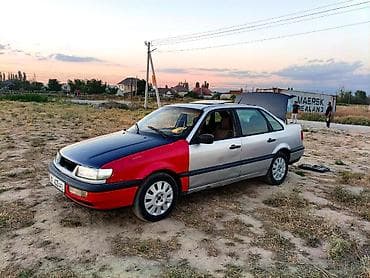 бампе: Volkswagen Passat: 1994 г., Седан — 4