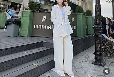 Женские костюмы — стильные комплекты для повседневности и офиса