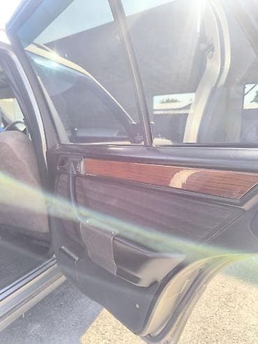 дверь на мерседес 210: Mercedes-Benz W124: 1990 г., 2 л, Механика, Газ, Универсал — 8