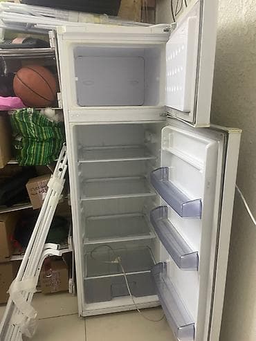 mac mini: Холодильник BEKO с верхней морозильной камерой, 160 см Верхняя полка — 1