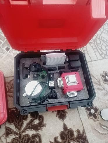 Лазерный нивелир в комплекте с аксессуарами в ударопрочном кейсе