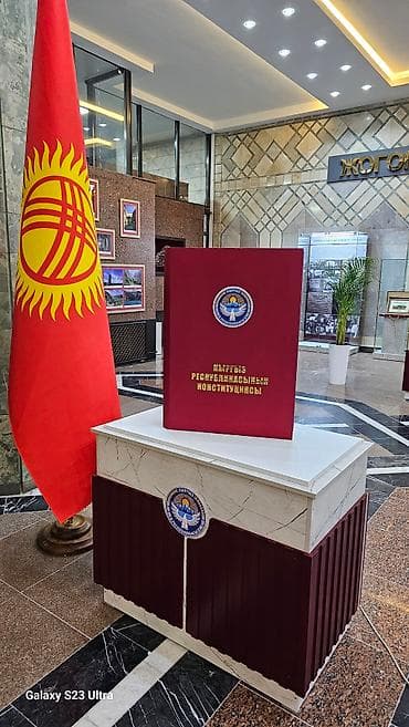 Выставочные витрины и постаменты для музеев и госучреждений - Серия