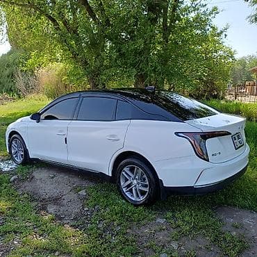 Унаа сатуу: Электромобиль (белый хэтчбек/седан HongQi E-QM5 — премиальный — 9