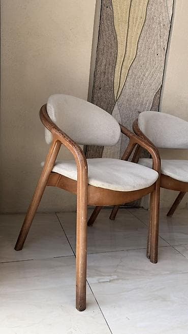 бу стол каракол: Зал үчүн отургуч, Колдонулган, Жыгач — 9