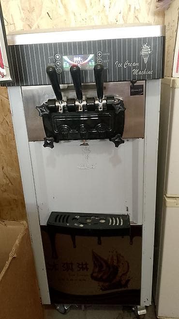 Профессиональный аппарат для мягкого мороженого (Ice Cream Machine) с