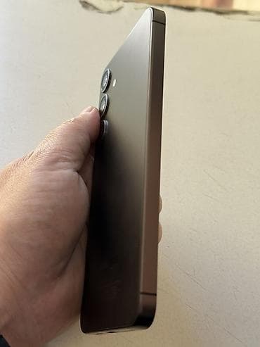 one plus 7: Samsung Galaxy S24+, Б/у, 256 ГБ, цвет - Серый, 1 SIM, 2 SIM — 3