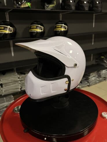 открытый: Открытый шлем с удлинённым козырьком и защитой подбородка Адрес: Иса — 2