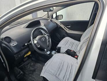 срочно продаю нужны деньги очень срочно: Toyota Yaris: 2008 г., 1.3 л, Робот, Бензиновая, Хэтчбэк — 7