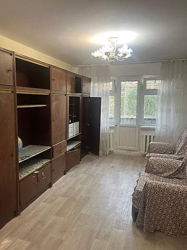 Продается 3-х комнатная квартира в 4-м мкр. 4 этаж из 4. Не угловая