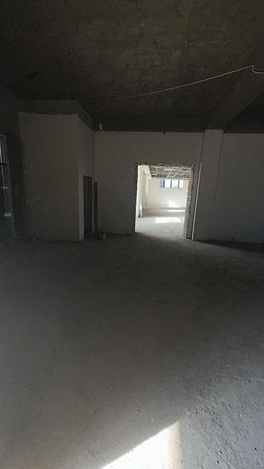 open space: Коммерческое помещение в жилом комплексе 1300m2 полуцоколь 4 блока по — 7