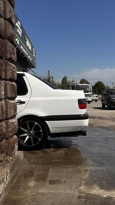 tourer v салон: Volkswagen Vento: 1997 г., 2 л, Ручные, Бензин, Седан — 3