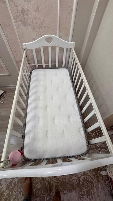 Балдар дүйнөсү: Продаю детскую кроватку с качающимся маятником, состояние новое — 3