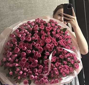 Пышный монобукет из ярко-розовых кустовых роз - Состав: большое