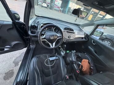 купить авто в кредит без первоначального взноса: Honda Fit: 2010 г., 1.5 л, Автомат, Бензин, Хэтчбэк — 9