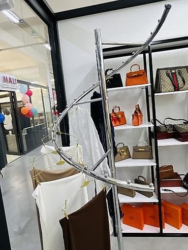 назад в будущее: Классическая сумка, Louis Vuitton, Материал: Натуральная кожа, Регулируемый ремень, Женские — 4
