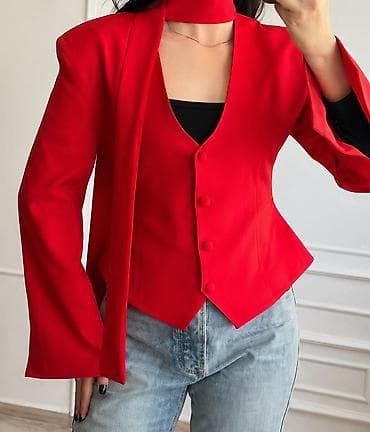 женский шым: Женский костюм-двойка в ярко‑красном цвете: жакет + жилет. - Жакет — 1