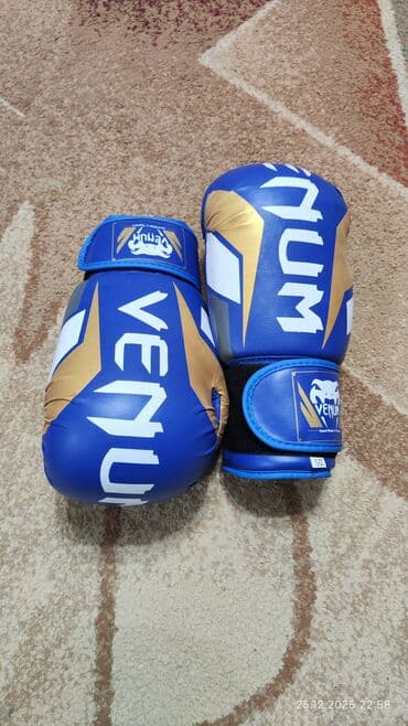 Спортивные сумки: Продам боксерские перчатки Новые, ни разу не использовались. Красные — 3