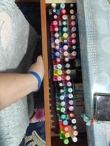 бакалашка алабыз: Новые гель-лаки, 1шт-100сом, срок годности отличный. Палитра — 2