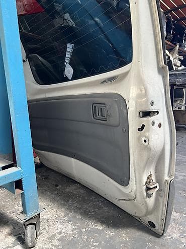 тоета функарго: Крышка багажника Toyota, 2003 г., Б/у, Оригинал — 7
