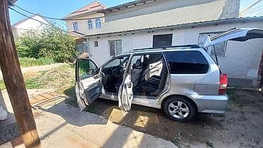 Mitsubishi Chariot: 1999 г., 2.4 л, Механика, Бензин, Минивэн — 6