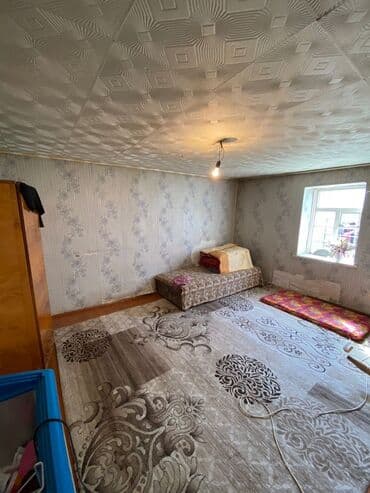 продаю пол дом район рабочий городок: Үйдүн жарымы, 55 кв. м, 4 бөлмө, Менчик ээси — 9