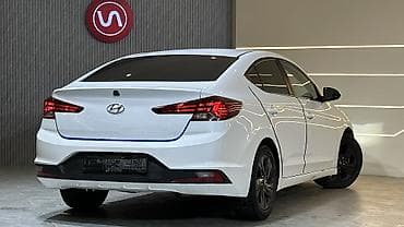 124 e500: Hyundai Elantra: 2018 г., 2 л, Бензин, Седан — 6