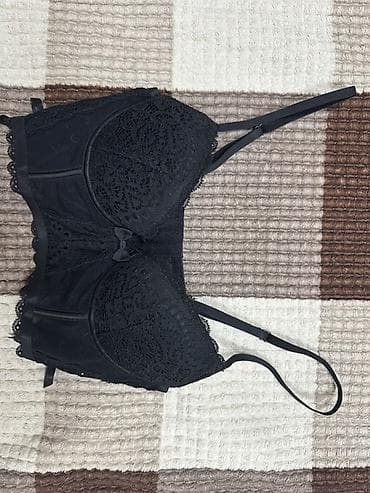 Черный кружевной бюстье-топ с корсетным эффектом. - Модель