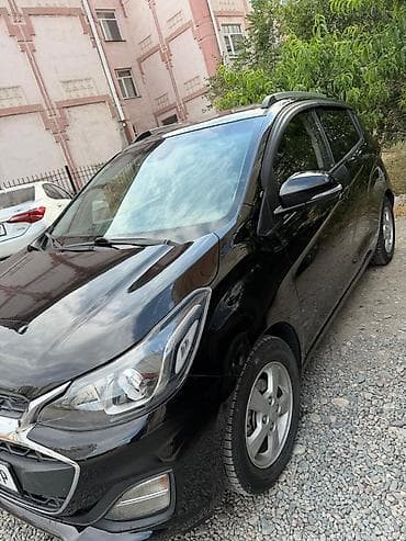 Продажа авто: Chevrolet Spark: 2017 г., 1 л, Робот, Бензин, Хэтчбэк — 4