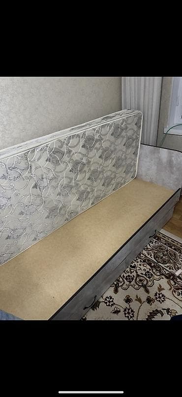 Односпальная кровать, Б/у, С матрасом, длина - 200 см