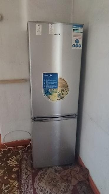 fridge: Холодильник Avest, Б/у, Двухкамерный — 1