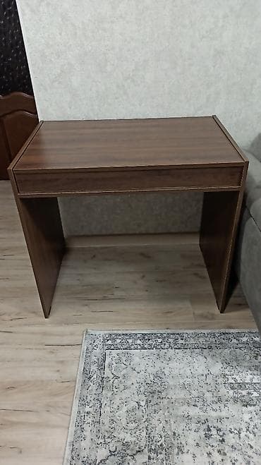 Продаю письменный + туалетный столик 2 в 1, размеры ширина 60 см at lalafo.kg Продаю письменный + туалетный столик 2 в 1, размеры ширина 60 см