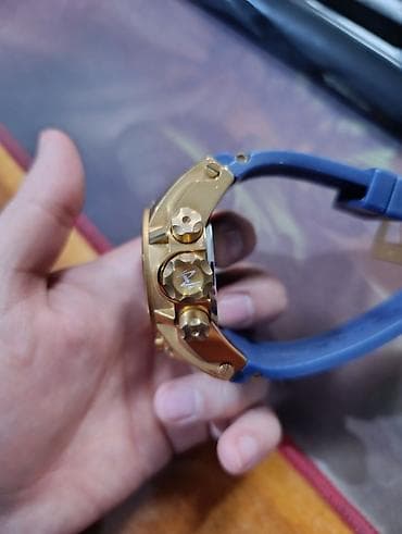 короны: Invicta Reserve Bolt Zeus, модель 25209 - Швейцарский кварцевый — 2