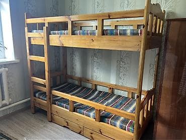 Двухъярусная деревянная кровать из массива (сосна). - Компактная