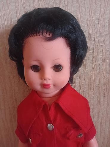 Куклы СССР:в красном костюме 500 сом,остальные куклы по 300