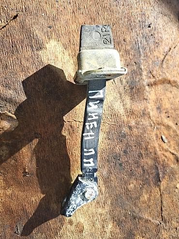 Ограничитель правой передней двери Паджеро Пинин 2004 г., цена 1000 at lalafo.kg Ограничитель правой передней двери Паджеро Пинин 2004 г., цена 1000