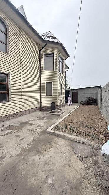 юг: 🏡 Продаю частный 2х этажный дом! 📌 г. Бишкек, ул. Улан Эгизбаев, 29 📍 — 7