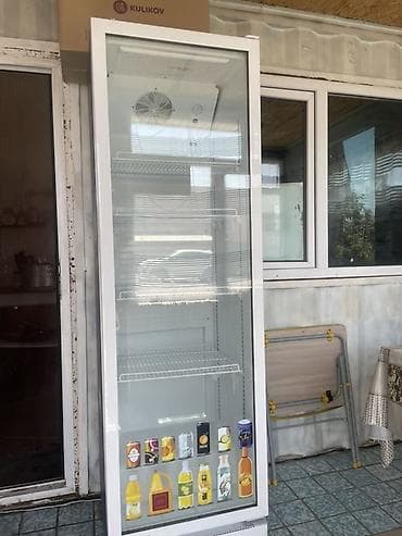 Холодильный шкаф-витрина Новый холодильник брали за 48 продаем за 45