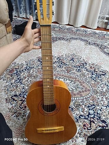 yamaha инструменты: Обменяю на Айфон 11: Классическая акустическая гитара с чехлом - — 2