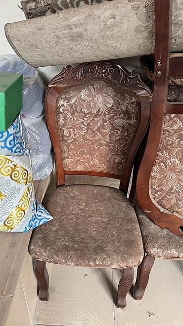 Кухонный стол и стул