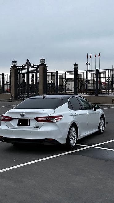 Toyota Camry: 2020 г., 2.5 л, Автомат, Гибрид, Седан — 4