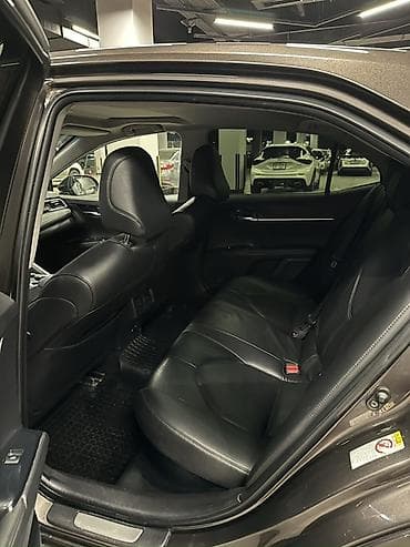 crv 2: Toyota Camry: 2018 г., 2.5 л, Автомат, Гибрид, Седан — 9