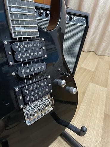синтезатор roland: Электрогитара типа Superstrat + комбоусилитель Гитара: - Корпус с — 4