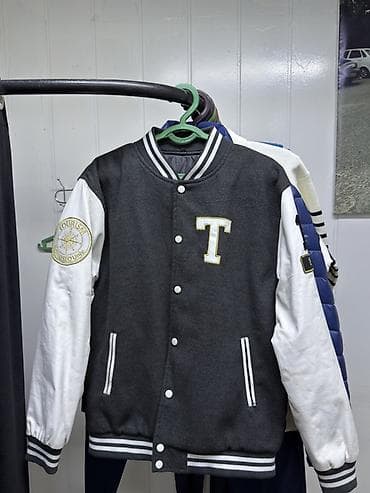 пышную куртку: Колледжная куртка (varsity jacket) с контрастными рукавами - Цвет — 2