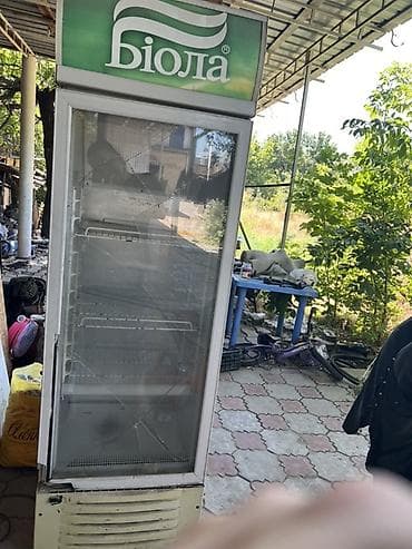 витриные холодильники: Первое стекло разбито Витринный холодильник с брендированной верхней — 1