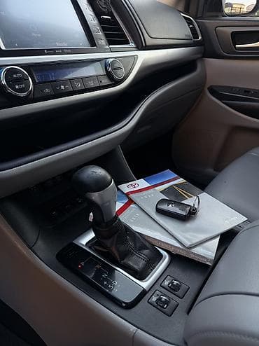 motor cycle: Toyota Highlander: 2018 г., 3.5 л, Автомат, Бензин, Внедорожник — 7